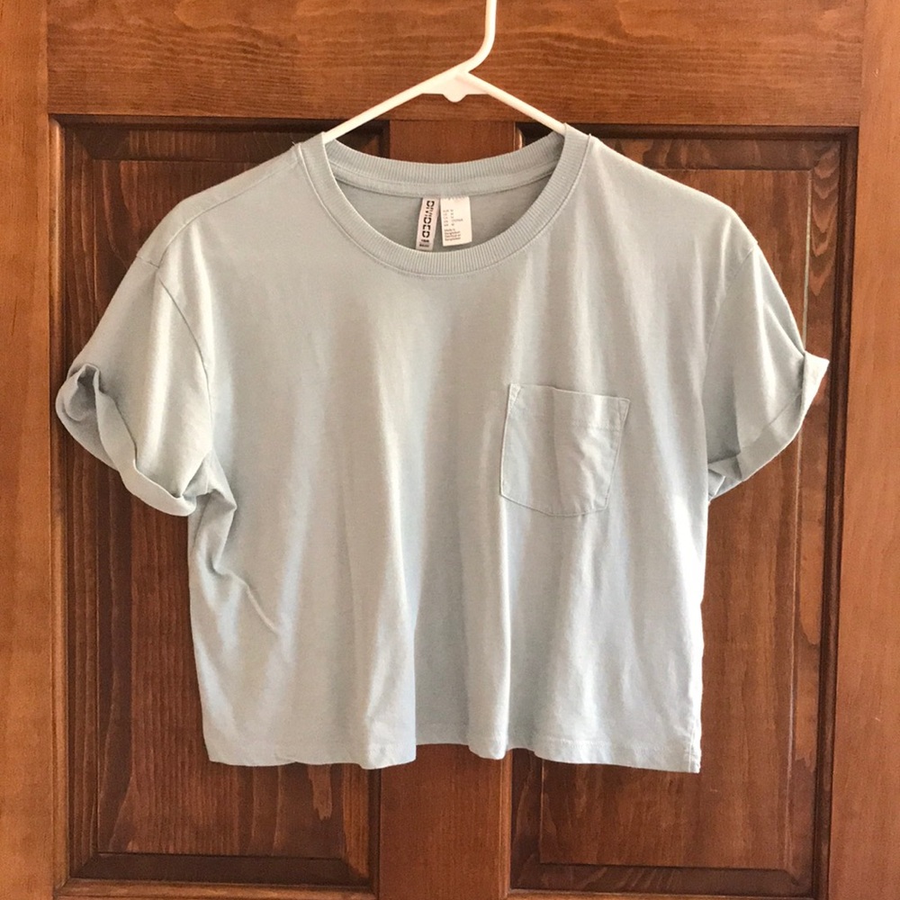 H&M light blue cropped T-shirt